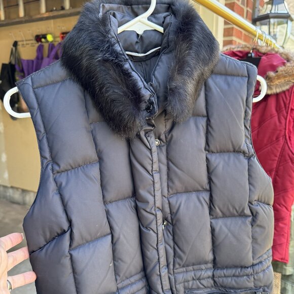 Black puffer vest with faux fur collar - Picture 4 of 6